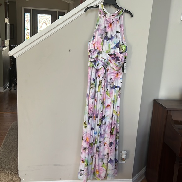 Adrianna Papell Women's Floral Halter Gown. - Picture 4 of 16